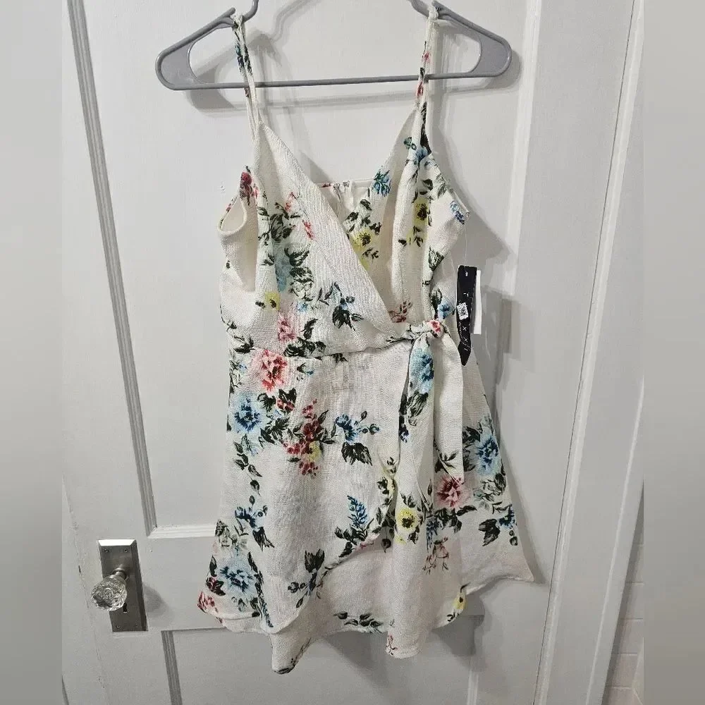 NWT Trixxi dress sz 9. Zip up back, wrap style front.